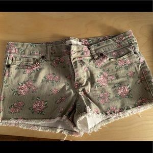 Stretch denim flower shorts